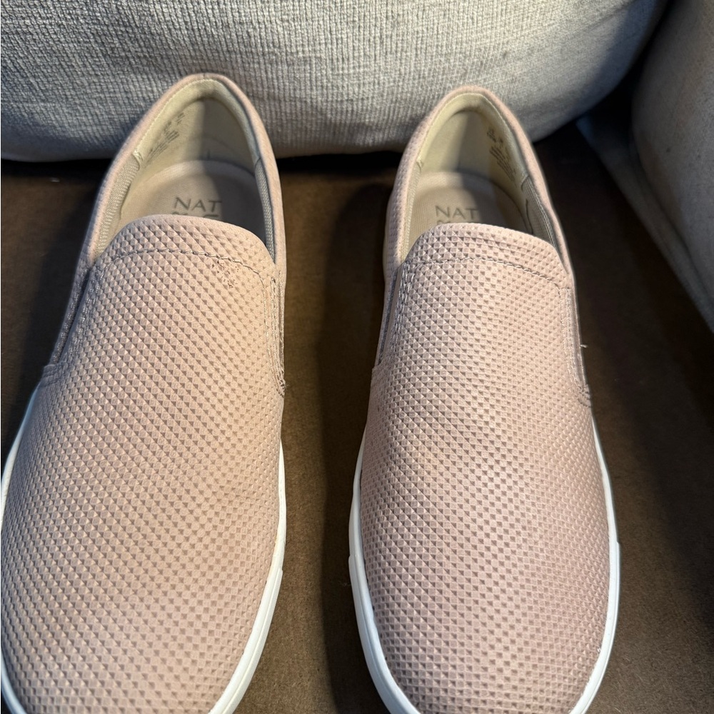 Naturalizer slip on beige/blush size 10 W